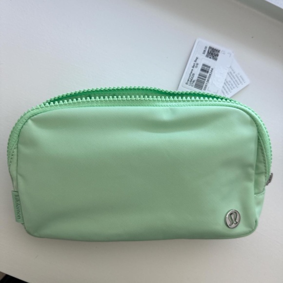 LULULEMON Everywhere Belt Bag - Picture 1 of 6